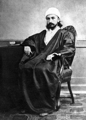 En ung ‘Abdu’l-Bahá poserar för passfoto, Adrianopel 1868